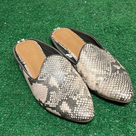 Universal Thread Shoes - Universal Thread Snakeskin Mules Slides Size 9